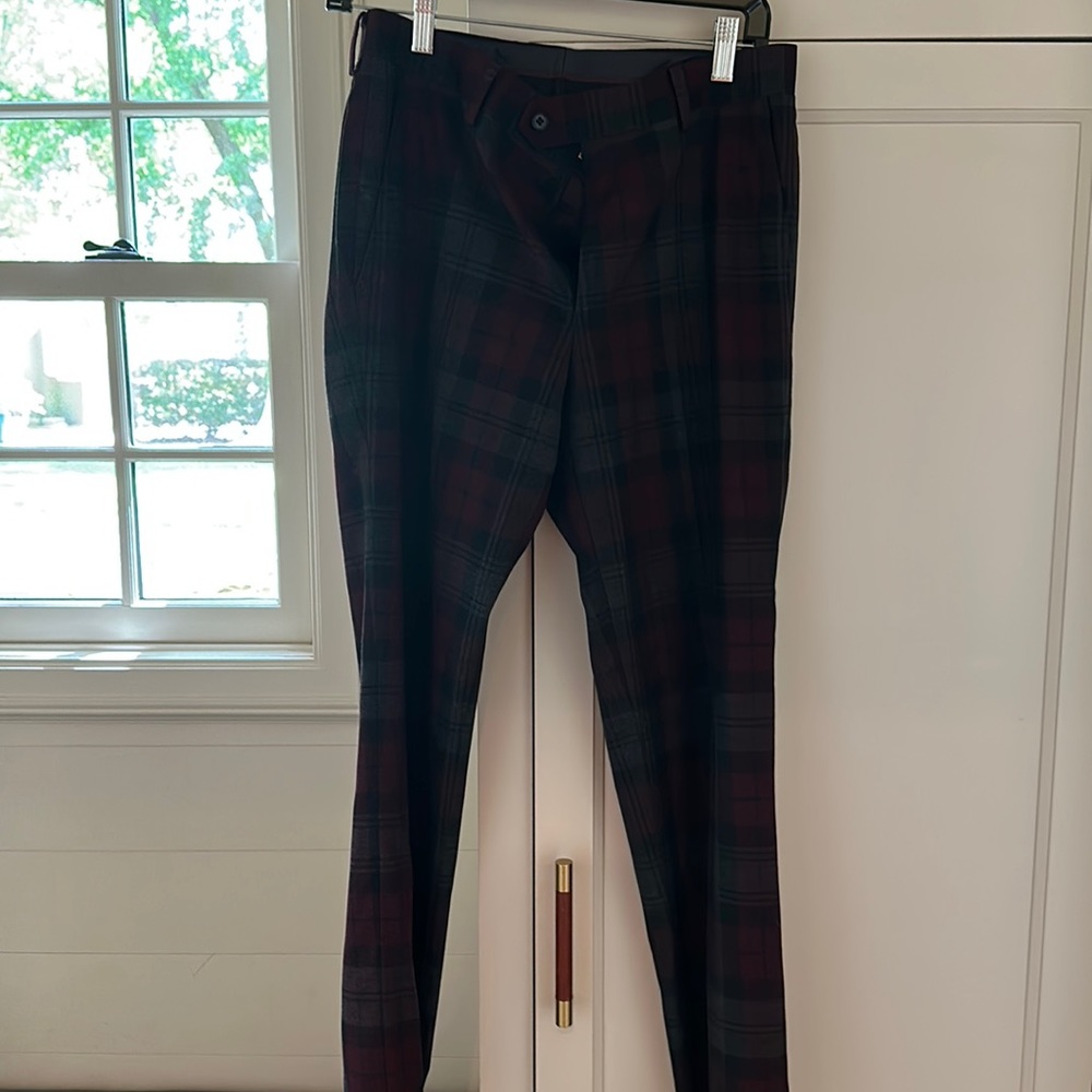 Plaid holiday pants.  Men’s.